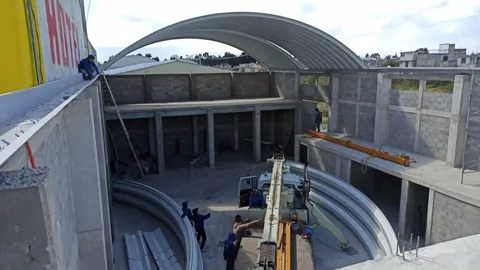 Vista elevada del interior durante la construcción de la bóveda, proyecto llave en mano de CODISA