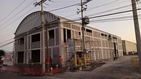Vista desde la calle de la nave industrial, proyecto llave en mano de CODISA